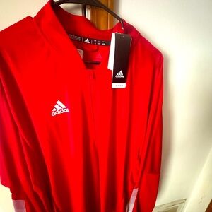 XXL Red Adidas Top
Never worn w tags